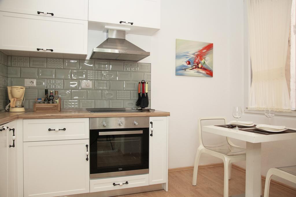 Luxury Blloku Tirana Apartment Exterior photo